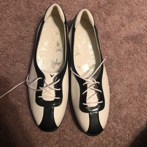 Black White, golf cleats, size 10.5 women’s